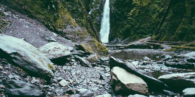 驾驭商业地产新格局:从零售空间到全球工作场所的资产优化策略